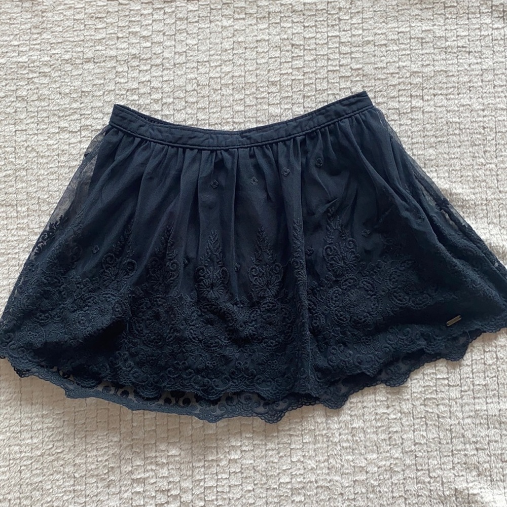 Hollister Size Small Lace Skirt with Elastic Waist EUC